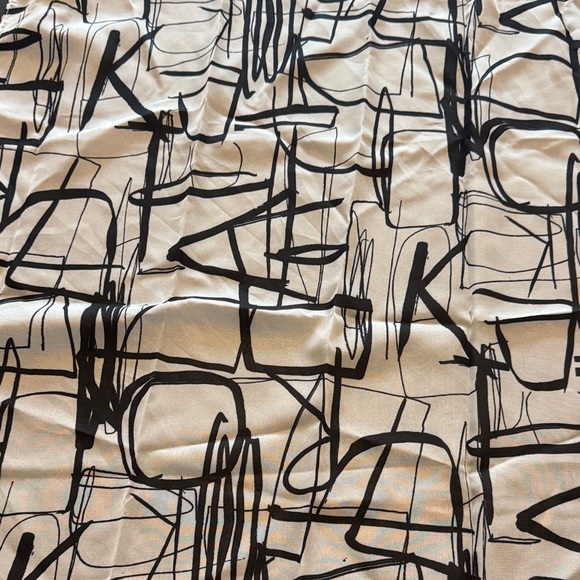 NWT Karl Lagerfeld Graphic Black and White Scarf - Picture 6 of 6